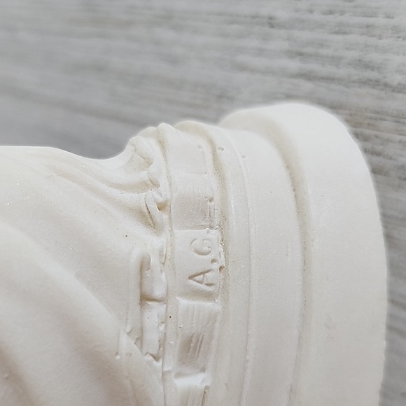 La Pieta Michaelangelo Jesus Christ Virgin Mary 3.75" statue catholic religious - Picture 3 of 9